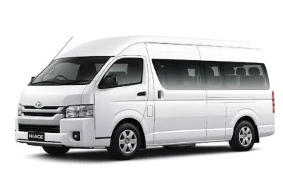 Toyota Hiace Commuter putih tampak serong depan dan samping untuk layanan sewa Hiace Jakarta dengan driver profesional