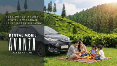 Keluarga bahagia sedang piknik di alam terbuka bersama All New Avanza rental Jakarta dari Ria Rent Car